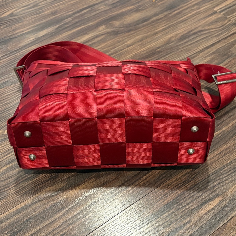 HARVEYS Elegant Red Woven Shoulder Seatbelt Bag-NWT - Picture 2 of 13